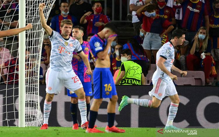 Bayern Muenchen Tekuk Barcelona 3-0, Robert Lewandowski Cetak Brace