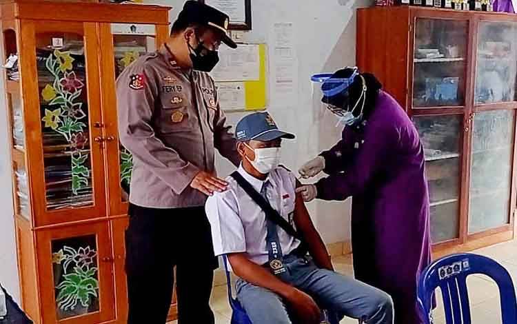 200 Siswa SMKN 1 Tamiang Layang Ikut Vaksinasi Dosis I