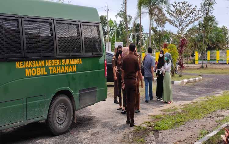 Tersangka Korupsi Dana Pilkada Sukamara Ditahan