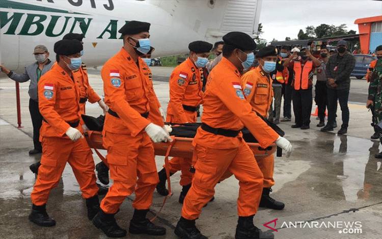 Jenazah 3 Awak Rimbun Air Dibawa ke RSUD Mimika