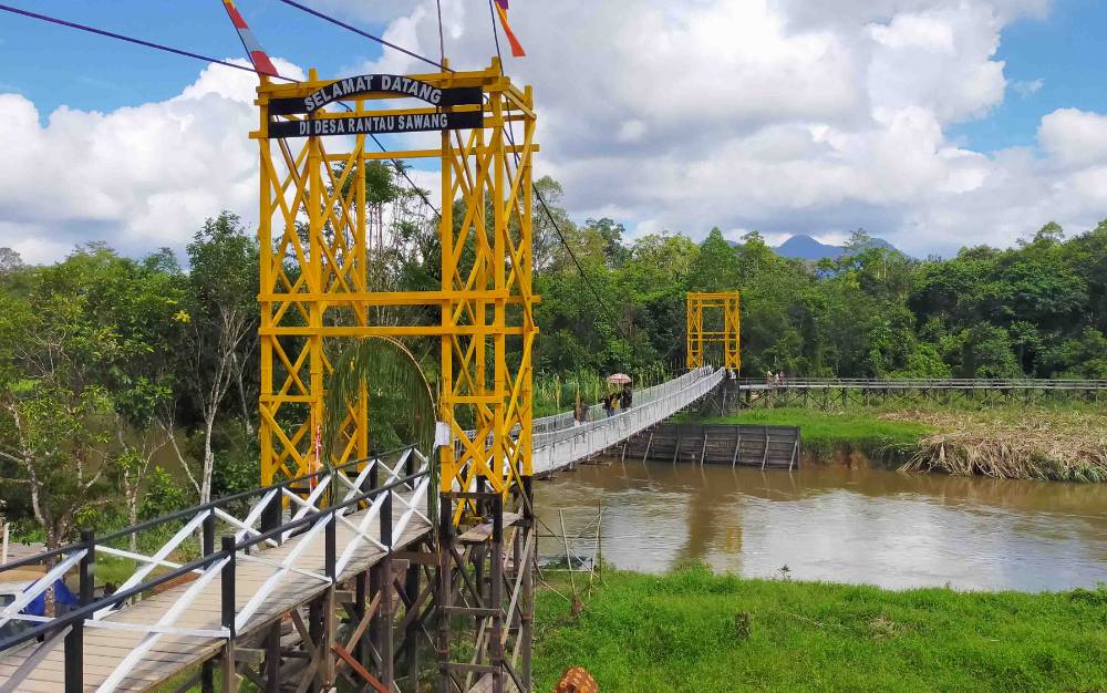 Jembatan Gantung di Desa Rantau Sawang Dibangun Menggunakan Dana Desa Rp 300 Juta