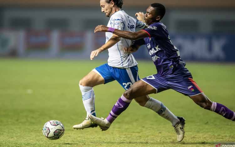 10 Pemain Persita Tekuk Persela 1-0