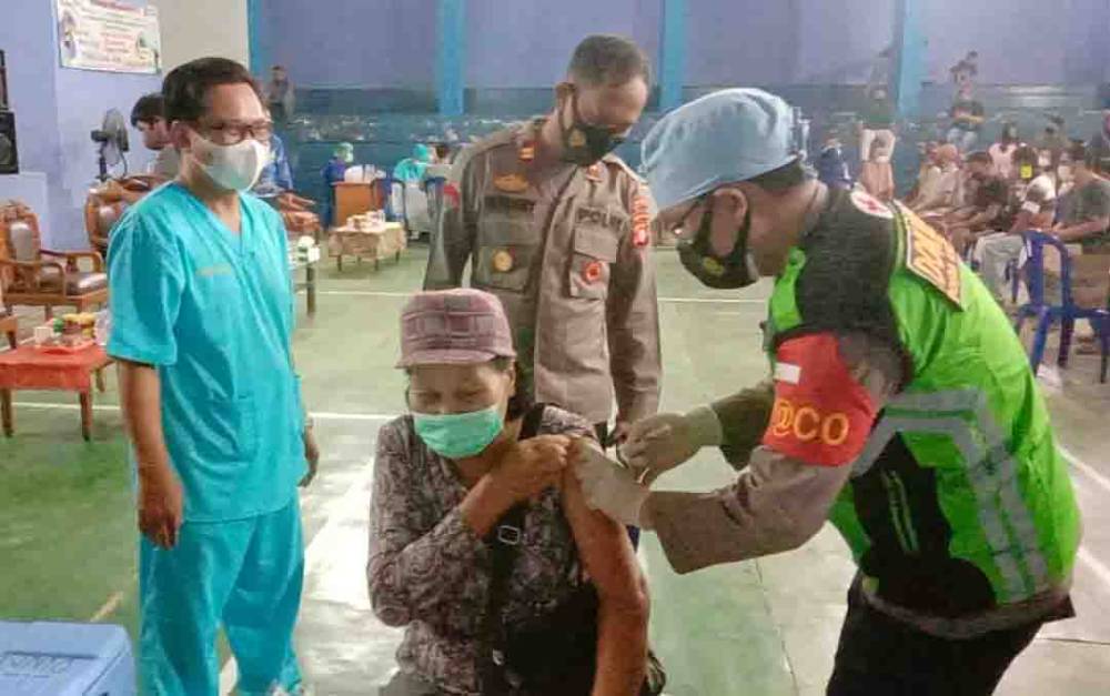 Polsek Dusun Tengah Pastikan Kelancaran Vaksinasi Massal di Ampah