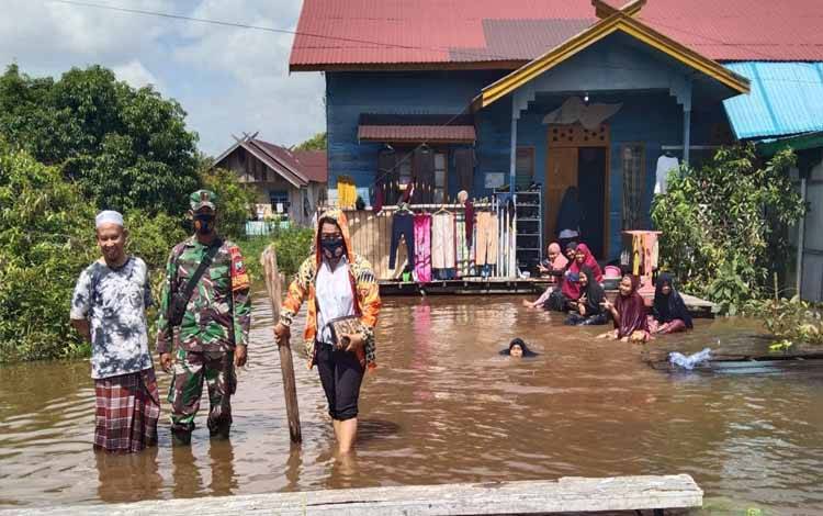 Banjir di Kelurahan Langkai Makin Tinggi, Bantuan Tak Kunjung Datang