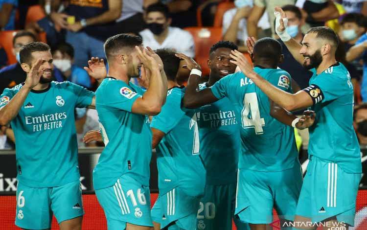 Gol Larut Benzema dan Vinicius Bantu Madrid Bangkit Lawan Valencia