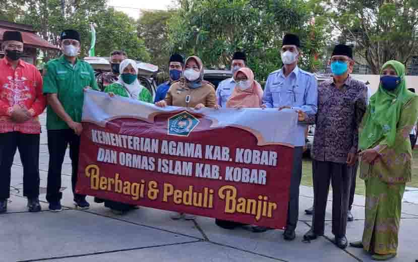 Kemenag Kobar Bersama Ormas Islam Salurkan Bansos untuk Korban Banjir