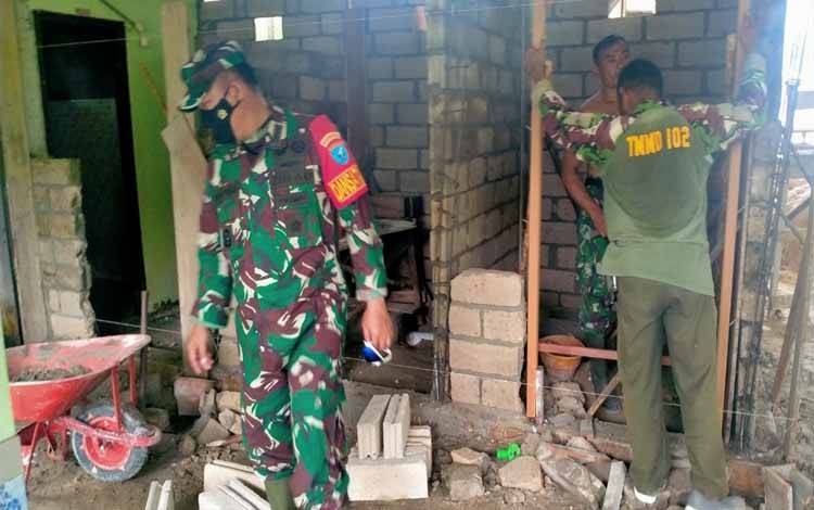 Dandim Palangka Raya Tinjau Kegiatan Fisik TMMD