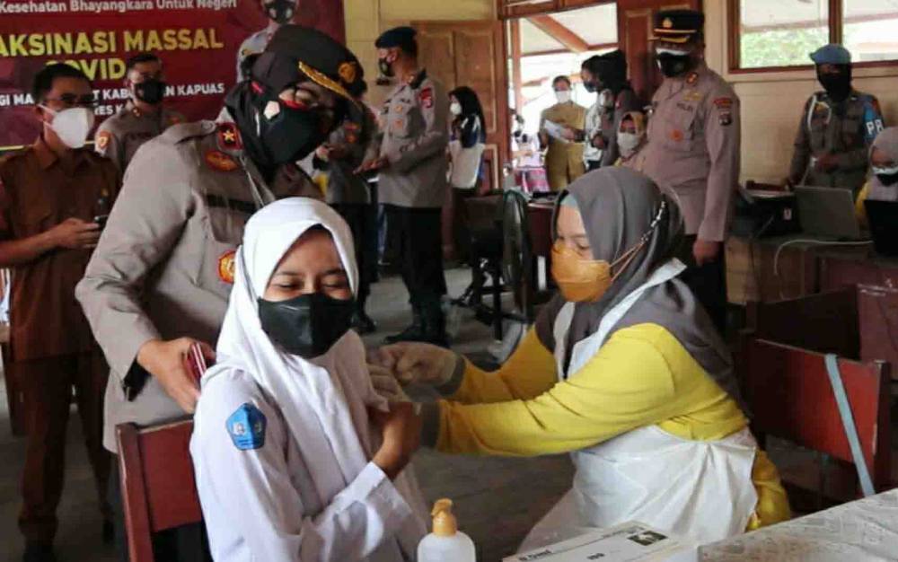Wakapolda Kalteng Tinjau Vaksinasi Covid-19 di SMKN 3 Kuala Kapuas