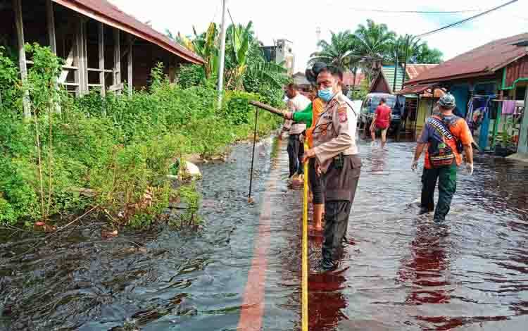 Anak 8 Tahun Nyaris Tenggelam di Jalan Anoi