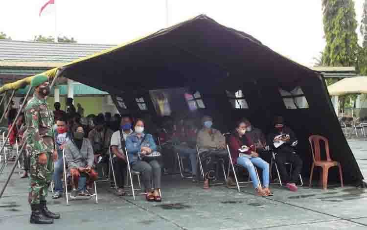 Vaksinasi di Kodim 1014 Pangkalan Bun, Masyarakat Daftar Melalui Aplikasi REVA