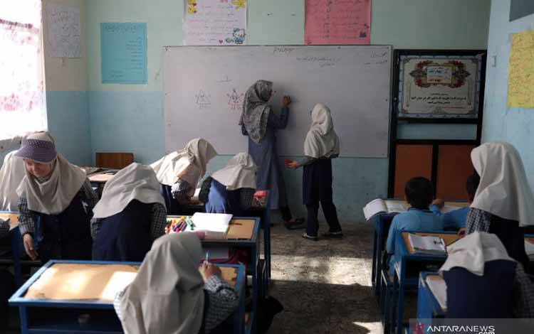 Taliban Berencana Buka Kembali SMA Buat Perempuan