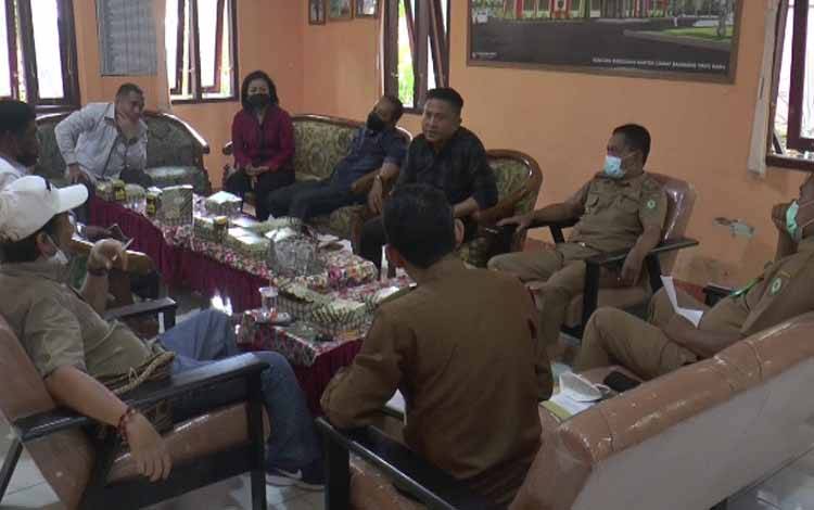 DPRD Kotim Turun ke Kunstituen Reses, Kantor Kecamatan Baamang Jadi Perhatian
