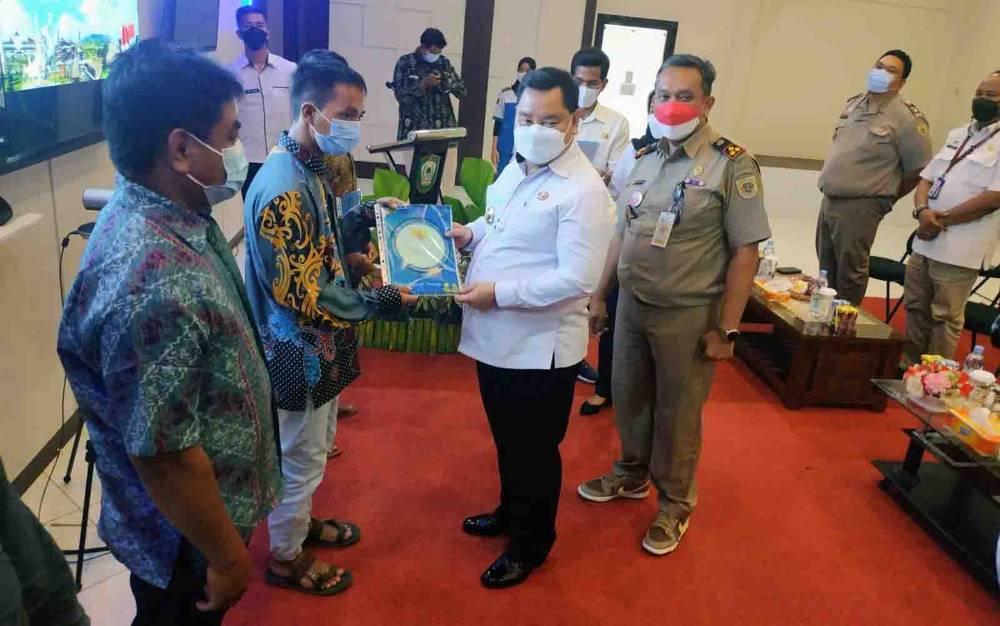 101 Sertifikat Hasil Redistribusi Tanah Diserahkan untuk Masyarakat Kotim