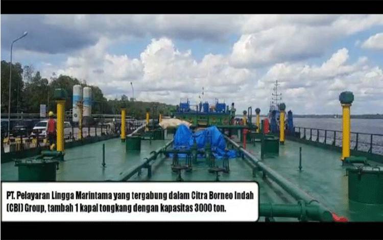 VIDEO: Prosesi Tapung Tawar Operasional Tongkang Baru Milik PT Pelayaran Lingga Marintama