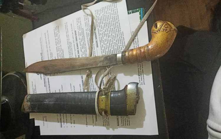 Bawa Senjata Tajam Tanpa Izin, Pemuda Ini Diamankan Polsek Kapuas Murung