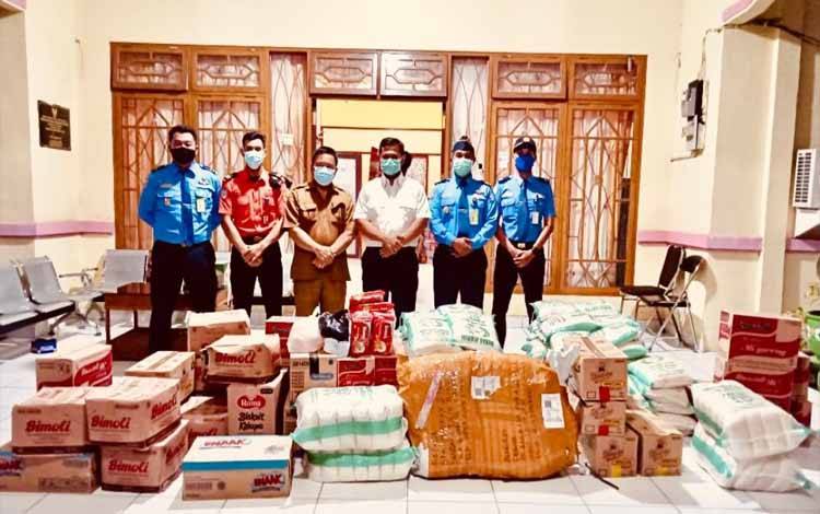 Angkasa Pura II Palangka Raya Bantu Sembako dan Baju Korban Terdampak Banjir