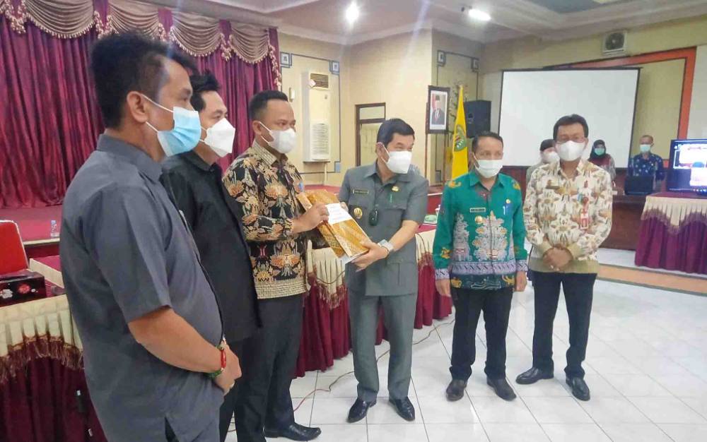 Bupati Bartim Sampaikan Nota Keuangan dan Raperda Perubahan APBD