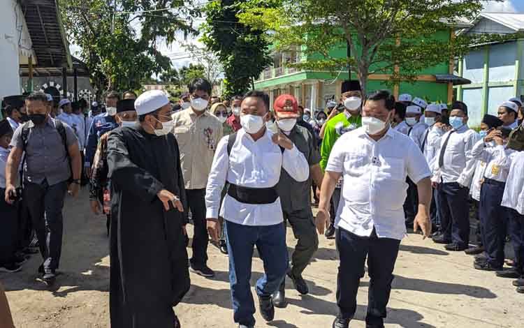 Pemerintah akan Aspal Jalan Sekitar Pondok Pesantren Darul Amin Sampit