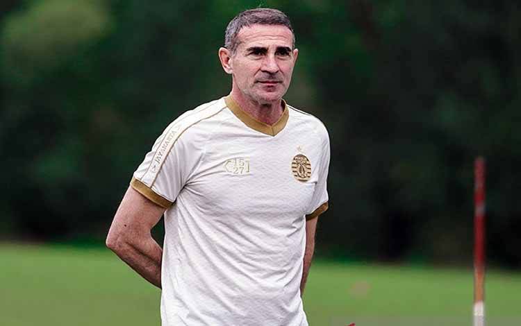 Pelatih Persija Angelo Alessio Sesalkan Hasil Imbang Kontra Persela