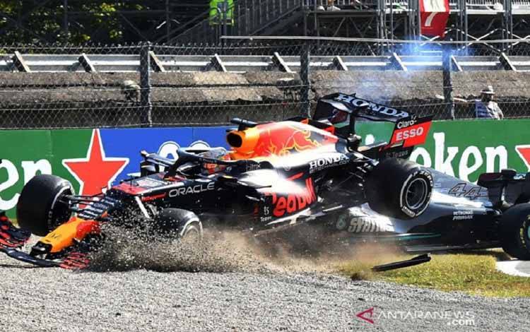 Verstappen Sindir Tajam Komentar di Bawah Tekanan Hamilton