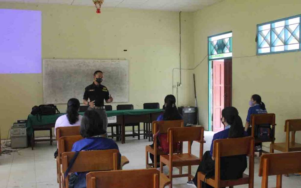Satgas TMMD Ajarkan Public Speaking Pelajar SMKN I Mihing Raya