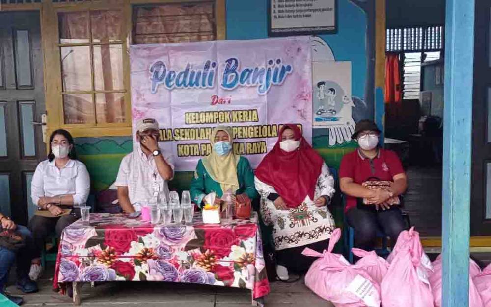 Satuan PAUD Palangka Raya Berikan Sembako Warga Terdampak Banjir