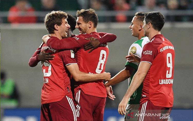 Bayern Tundukkan Fuerth Walau Tuntaskan Laga dengan 10 Pemain