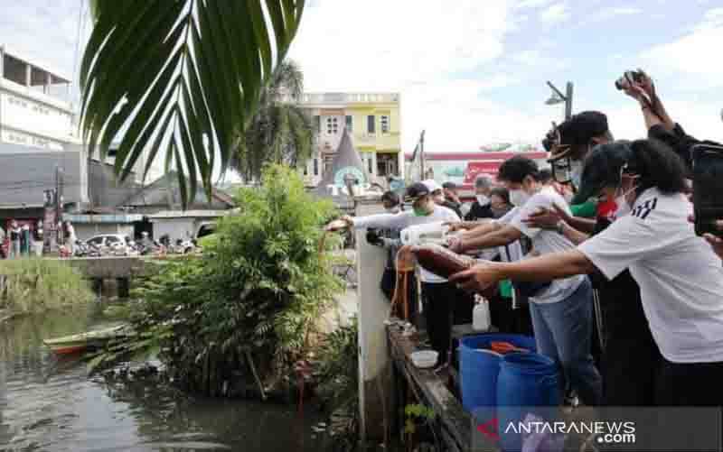 1 Juta Anak Ikan Papuyu Ditebar di Sungai Veteran Banjarmasin