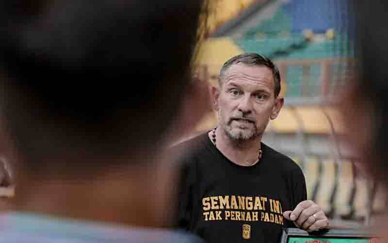 Dejan Minta Pemain PSS Fokus Persiapan Lawan Persebaya