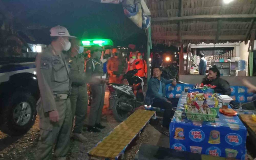 PPKM Level 2, Petugas Gabungan Masih Temukan Pelanggaran Jam Operasional di Kapuas