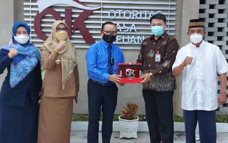 Tingkatkan Literasi Ekonomi Syariah, MES Jalin Kerjasama Dengan OJK Kalteng