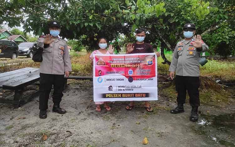 Anggota Polsek Terus Ingatkan Prokes Meski Penerapannya Sudah Membaik
