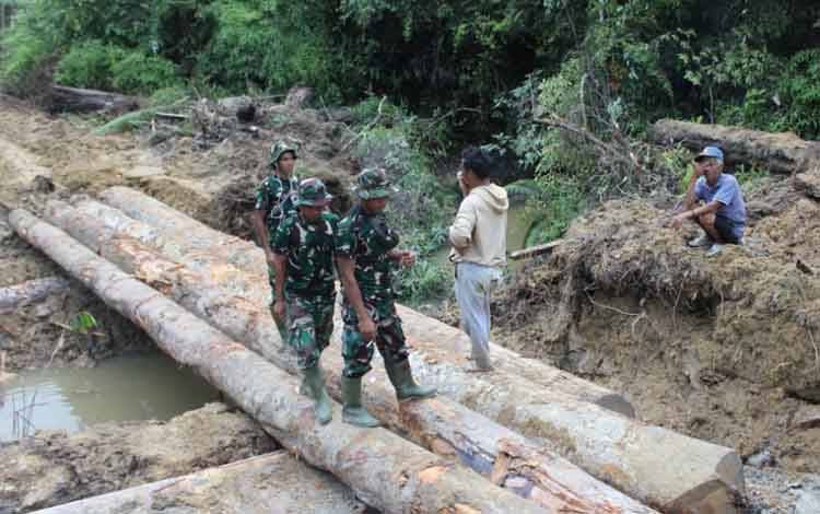 Satgas TMMD Bangun Jembatan Penghubung Desa Kampuri