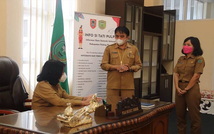 Taty Narang Apresiasi Capaian Dua Pejabat Administrator Pemkab Pulpis