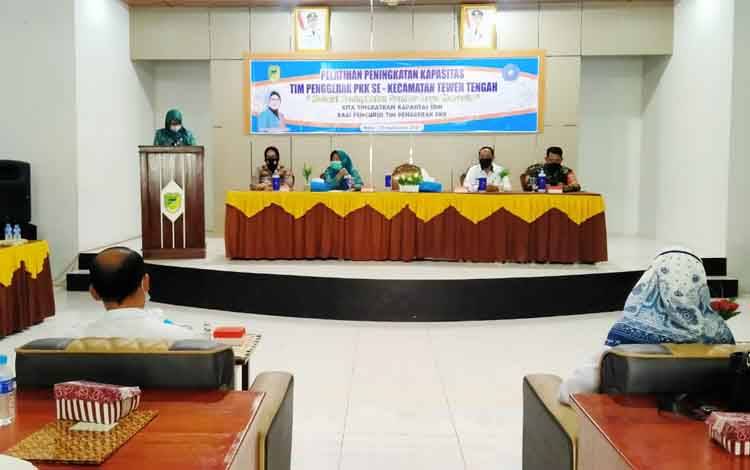 Ketua TP PKK Buka Pelatihan Peningkatan Kapasitas Anggota Se-Kecamatan Teweh Tengah