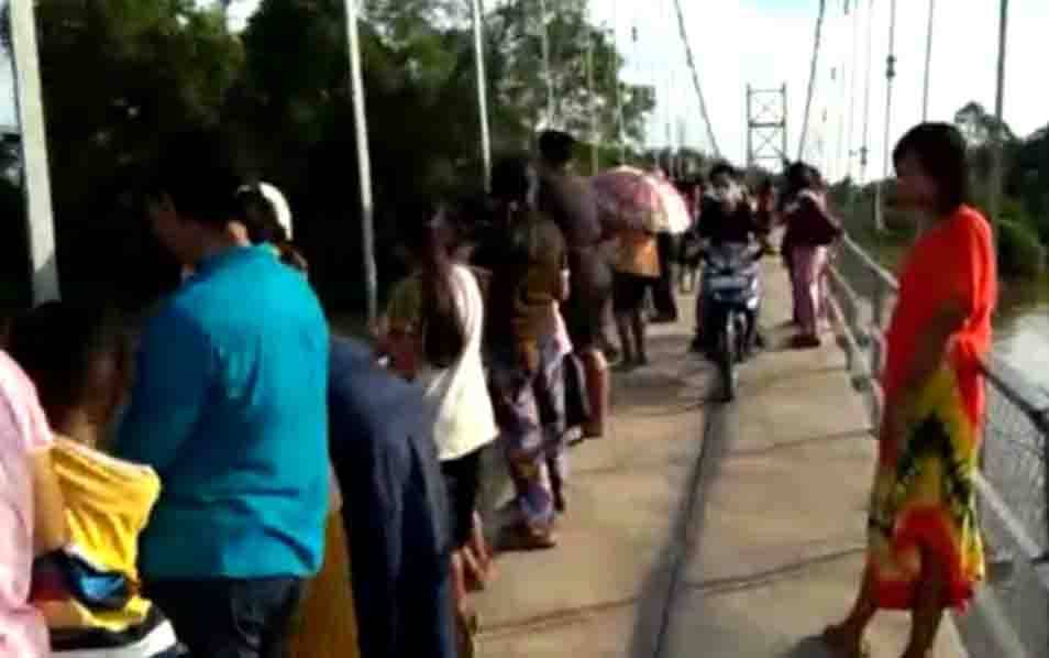 Dugaan Kemunculan Buaya Kuning di Sungai Banut Kalanaman Picu Kedatangan Warga