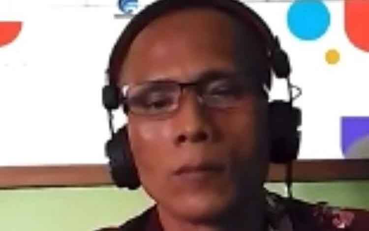 Kepala SMPN 9 Sampit  Semua Bisa Sukses Menggunakan Teknologi Digital