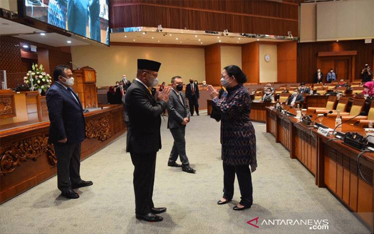 Ketua DPR Yakin Lodewijk Cepat Penyesuaian Sebagai Wakil Ketua DPR