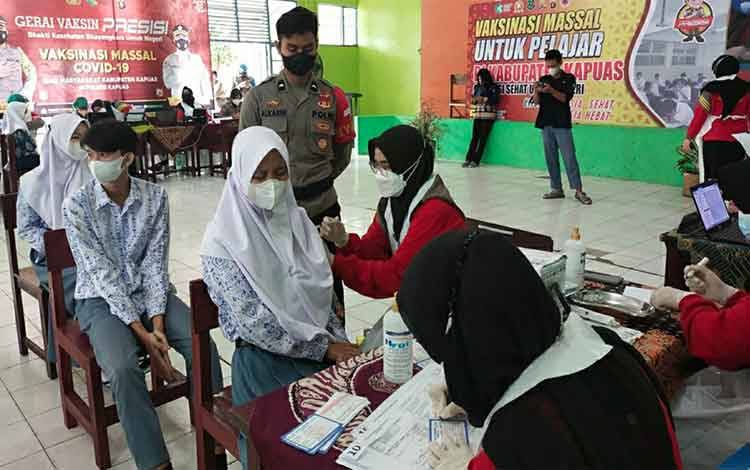 Giliran Siswa MAN Kapuas Jalani Vaksinasi Covid-19