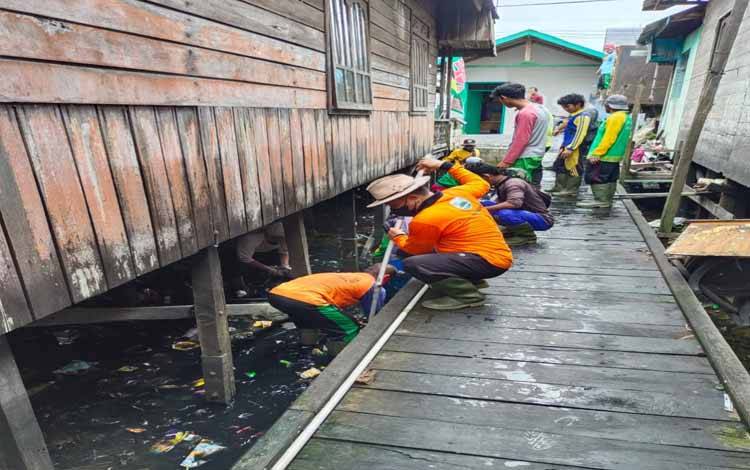 Peringati Hari Kesaktikan Pancasila dan Habitat Sedunia, DLH dan Warga Gotong Royong