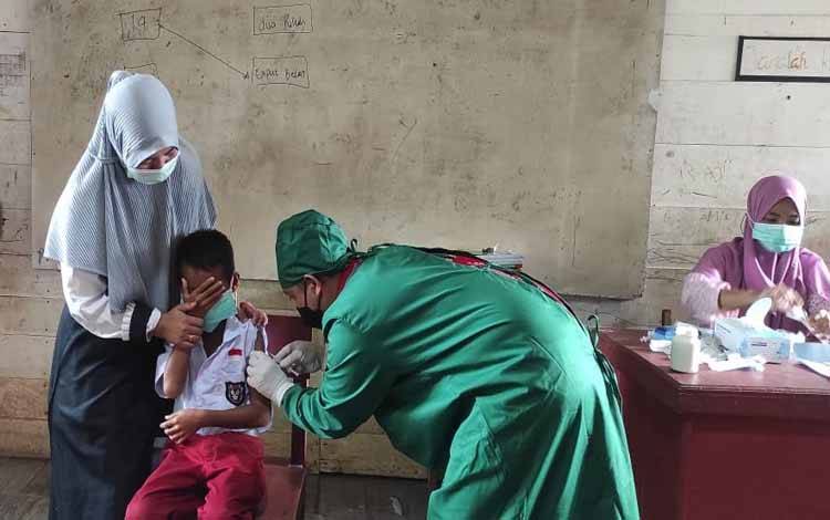 Puskesmas Telaga Pulang Lakukan Imunisasi Anak Sekolah