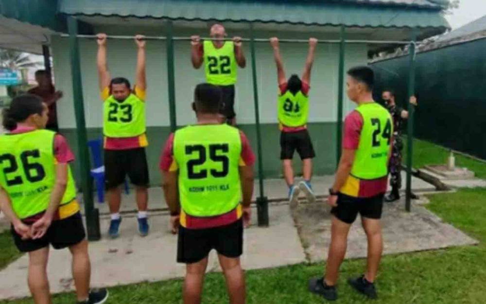 Anggota Kodim Kuala Kapuas Ikuti Tes Kesegaran Jasmani dan UKP