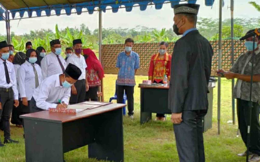 Camat Tamban Catur Lantik Anggota BPD dari 5 Desa, Ini Harapannya