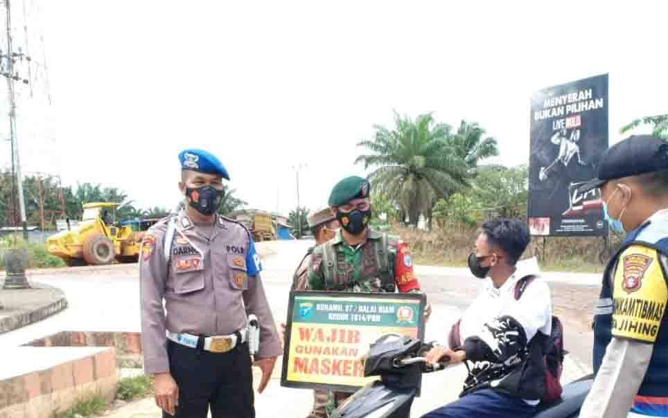 Polsek Balai Riam Sosialiasi Prokes dan Masih Temukan Warga Tak Pakai Masker
