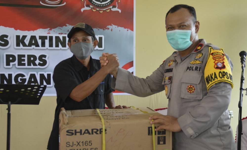 Raih Nominasi Ikan Terbanyak, Koresponden borneonews Gondol Hadiah Lomba Mancing Polres Katingan