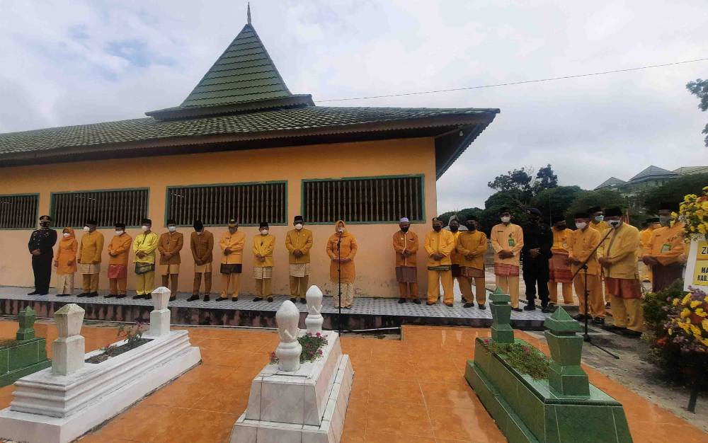 Ziarah ke Makam Pendiri Kobar, Bupati Ajak Seluruh Elemen Jaga Kekompakan Membangun Kobar