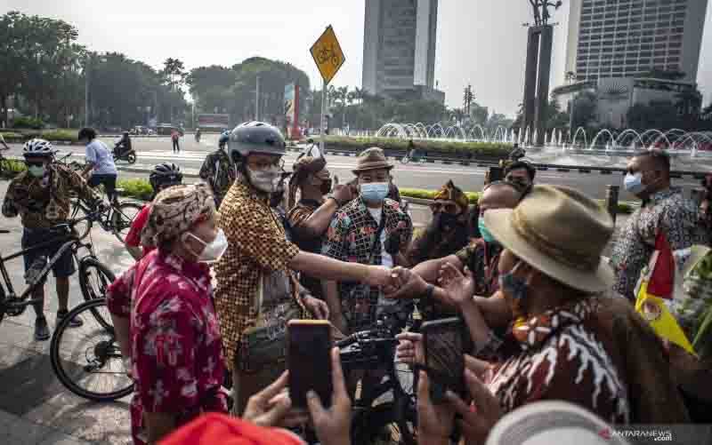 Anies Dorong Batik dan Sepeda Digunakan Sehari-hari
