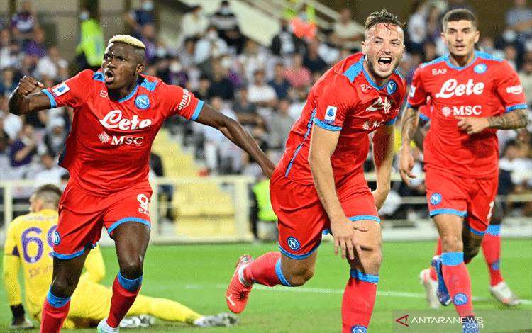 Tekuk Fiorentina 2-1, Napoli Pertahankan Laju 100 Persen