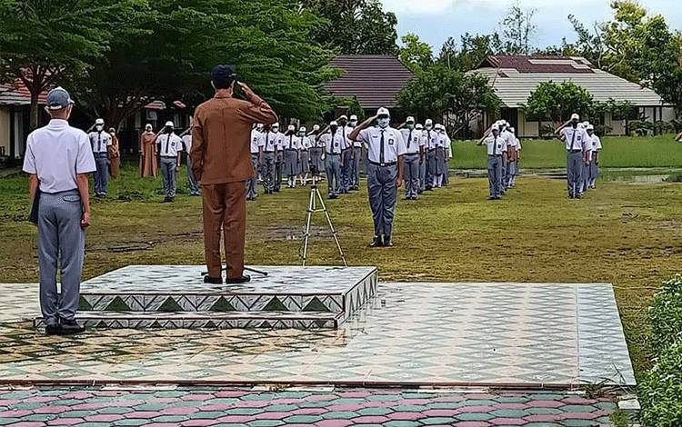 Upacara Luring Siap Awali PTM Terbatas
