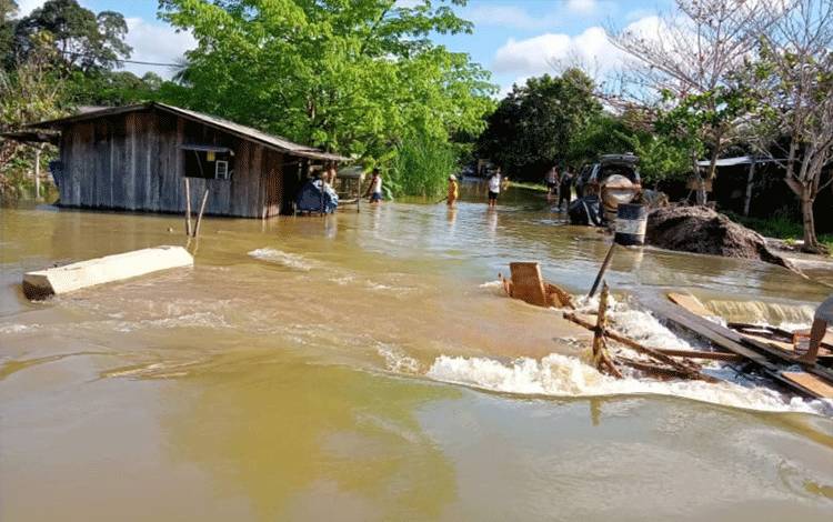 Gorong-gorong Jebol Diterjang Banjir di Manduing Taheta Katingan, Akses Jalan Putus